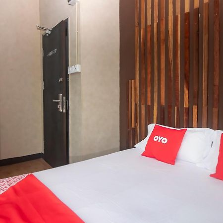Oyo 90094 Hi Inn 3 Сибу Экстерьер фото