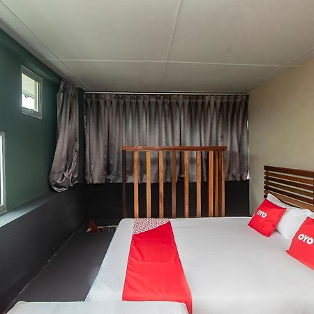 Oyo 90094 Hi Inn 3 Сибу Экстерьер фото