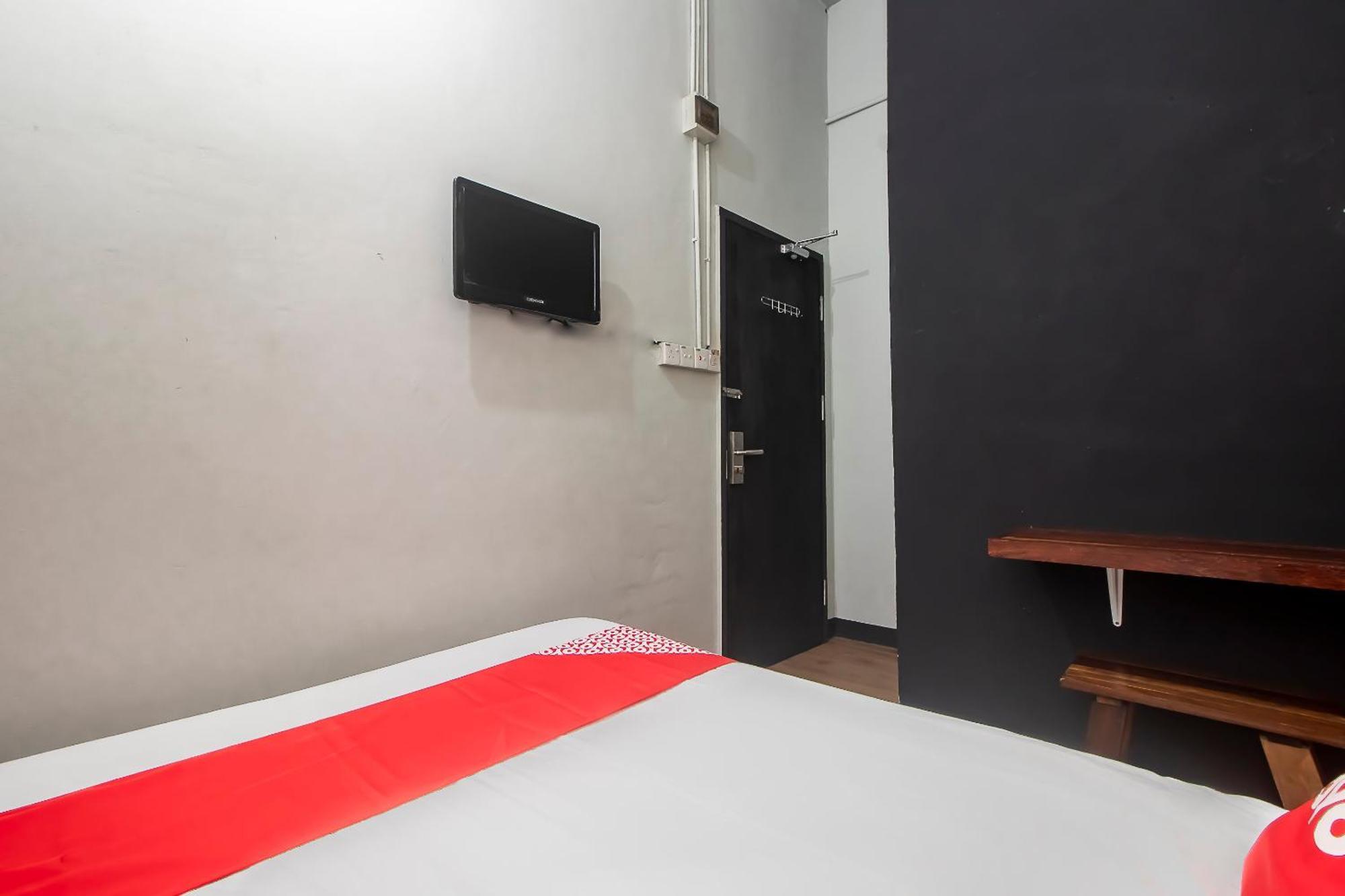 Oyo 90094 Hi Inn 3 Сибу Экстерьер фото