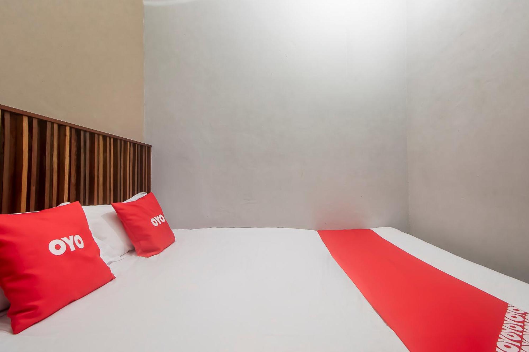 Oyo 90094 Hi Inn 3 Сибу Экстерьер фото