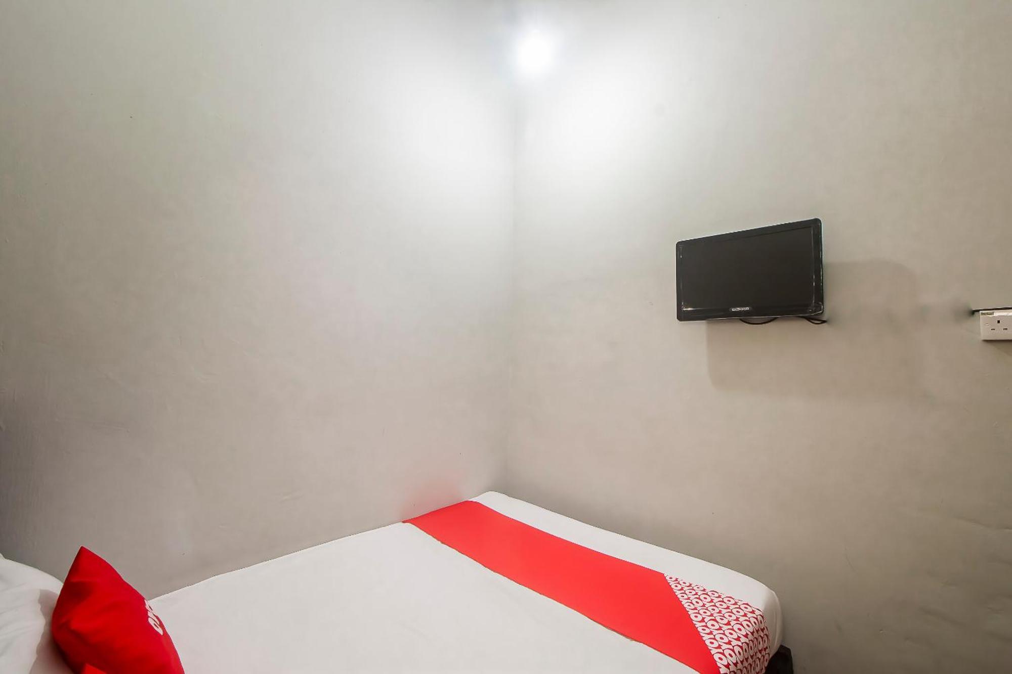 Oyo 90094 Hi Inn 3 Сибу Экстерьер фото