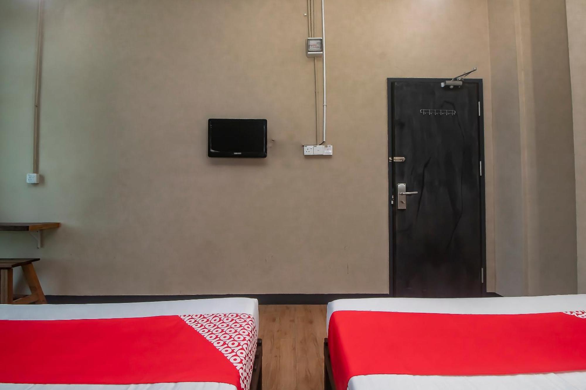 Oyo 90094 Hi Inn 3 Сибу Экстерьер фото