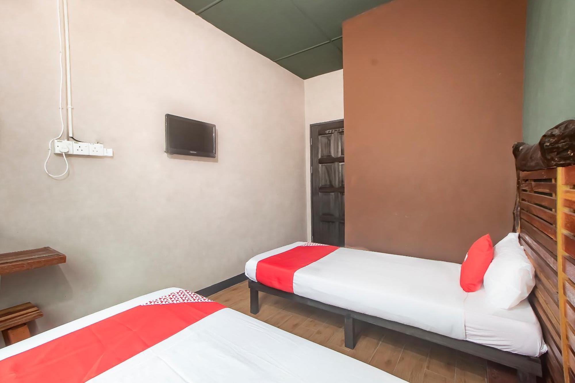 Oyo 90094 Hi Inn 3 Сибу Экстерьер фото