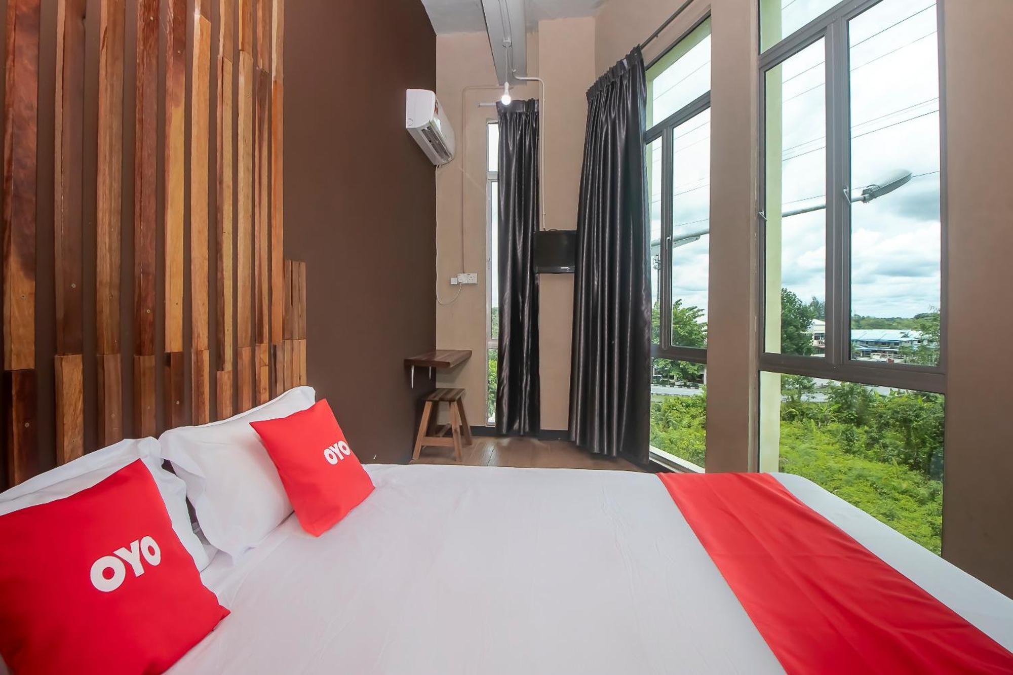 Oyo 90094 Hi Inn 3 Сибу Экстерьер фото