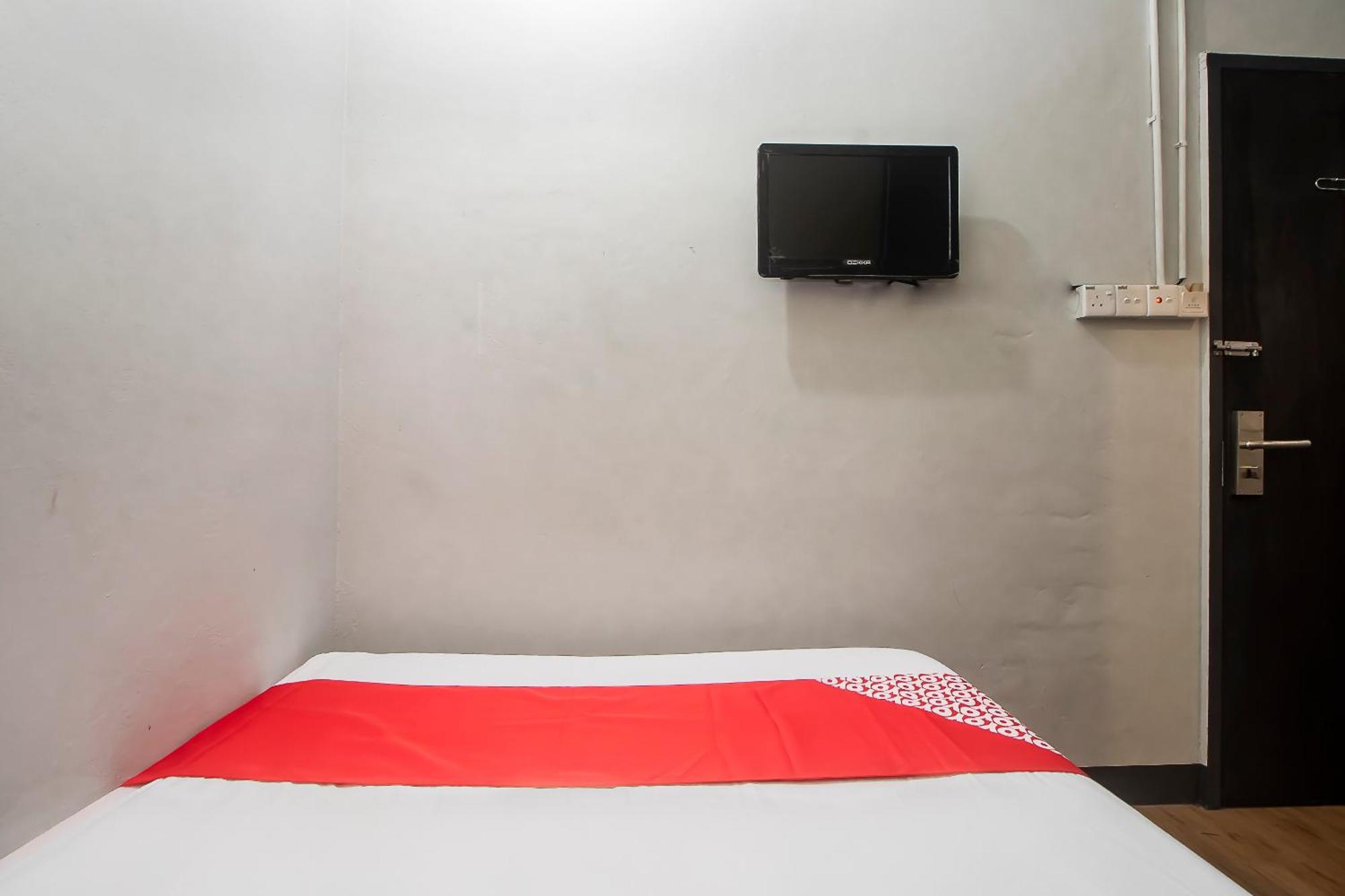 Oyo 90094 Hi Inn 3 Сибу Экстерьер фото