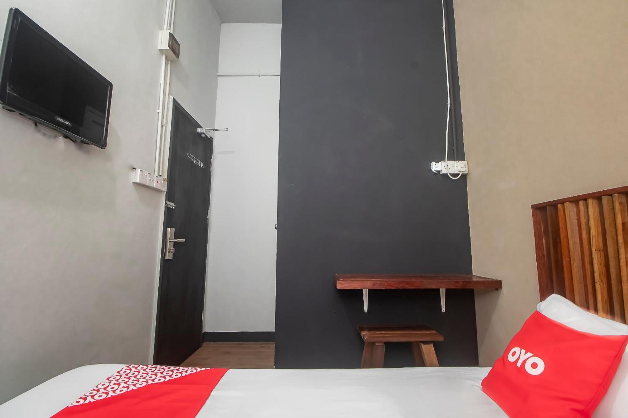 Oyo 90094 Hi Inn 3 Сибу Экстерьер фото